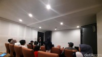 Sejarah pembangunan Gedung Sate juga dijelaskan melalui pemutaran film. Traveler dapat menontonnya secara gratis di ruang auditorium. Foto: Putu Intan/detikcom