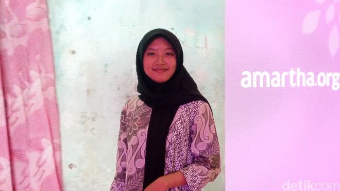 Nabella Yunita Sari, Penerima Beasiswa Amartha Cendekia.