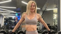 Kini Lesley punya hampir 150 ribu pengikut di Instagram. Melalui akun media sosialnya, ia menginspirasi banyak orang untuk menjaga kesehatan dan menua dengan penuh energi positif. (Foto: Instagram @lesleymaxwell.fitness)