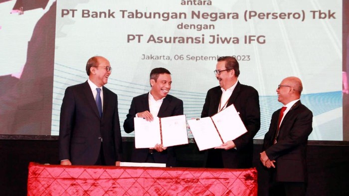 Optimalkan Pelayanan Nasabah Lewat Bancassurance PT Asuransi Jiwa IFG menjalin kerja sama dengan PT Bank Tabungan Negara (Persero) Tbk. Kerja sama ini untuk memasarkan produk bancassurance.