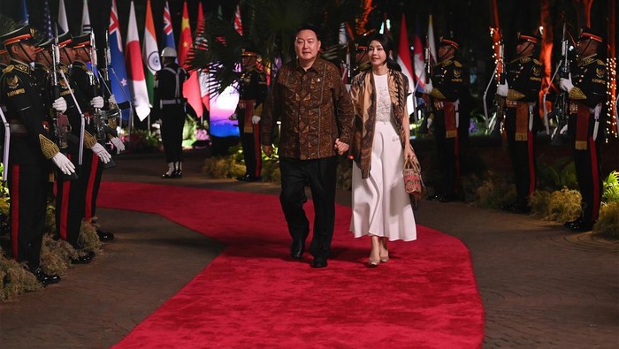 Para Kepala Negara Kompak Berbatik di Gala Dinner KTT ASEAN Para kepala negara telah hadir di Gala Dinner KTT ASEAN yang berlangsung di Hutan Kota GBK, Senayan, Jakarta, Rabu (6/9/2023). Mereka kompak mengenakan batik.