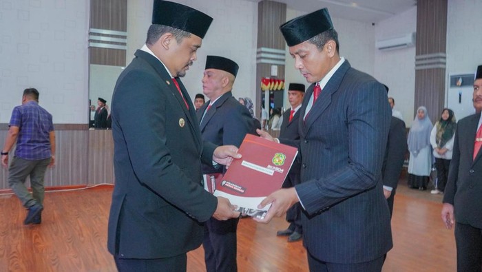 Pelantikan pejabata eselon II di Pemkot Medan