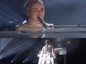 Gaya Hijab Putri Ariani Saat Raih Standing Ovation Juri di Semifinal AGT 2023