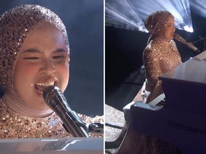 Putri Ariani Dipeluk Simon Cowell Usai Tampil Memukau di Final AGT 2023