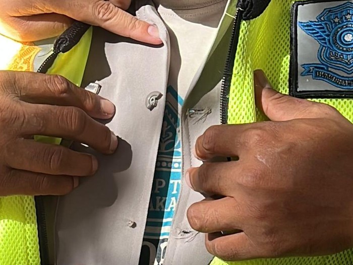 pengendara umpat dan cakar polisi