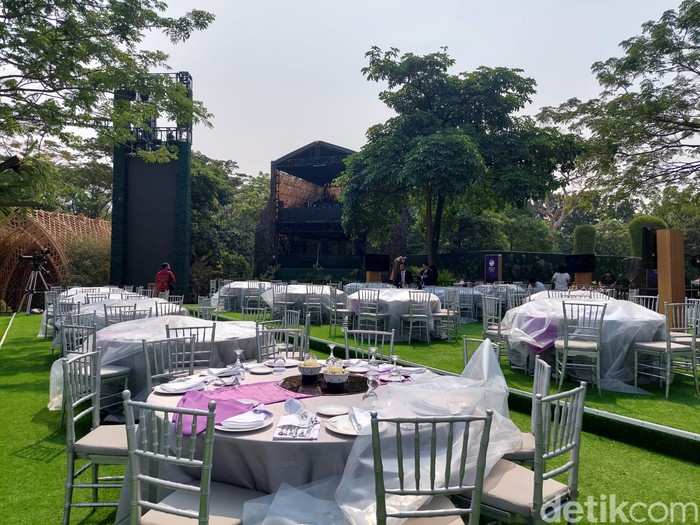 Persiapan gala dinner KTT ke-43 ASEAN di Hutan Kota