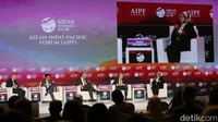 Dimulai pada 2020 dengan dorongan sektor yang sedang dilanda pandemi COVID saat itu, kami membentuk enam kelompok subholding yang berbeda berdasarkan klasternya, menurut saya strategi ini sangat efektif untuk menarik investasi, untuk menarik bisnis yang cocok dengan sektor tertentu, kata Emma dalam acara ASEAN-Indo Pacific Forum (AIPF): Green Infrastructure and Resilient Supply Chain di Hotel Mulia Jakarta, Rabu (6/9/2023). 