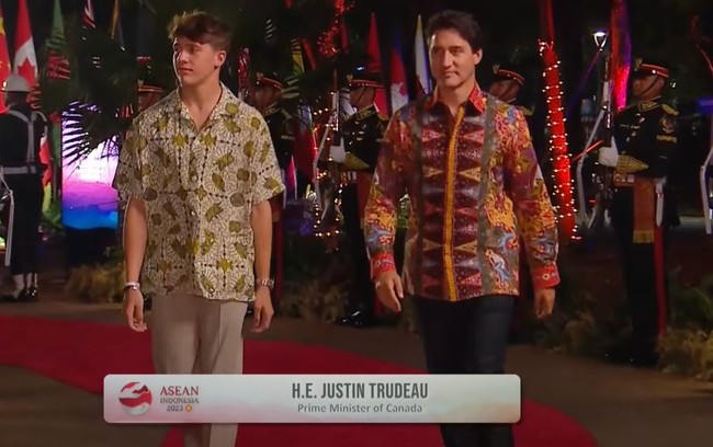 Perdana Menteri Kanada Justin Kanada Justin Trudeau menghadiri Gala Dinner KTT ASEAN Ke-43 yang digelar di Senayan, Jakarta, pada Rabu (6/9/2023). Anaknya, Xavier, pun tak melewatkan momen tersebut. (Foto: Tangkapan layar)