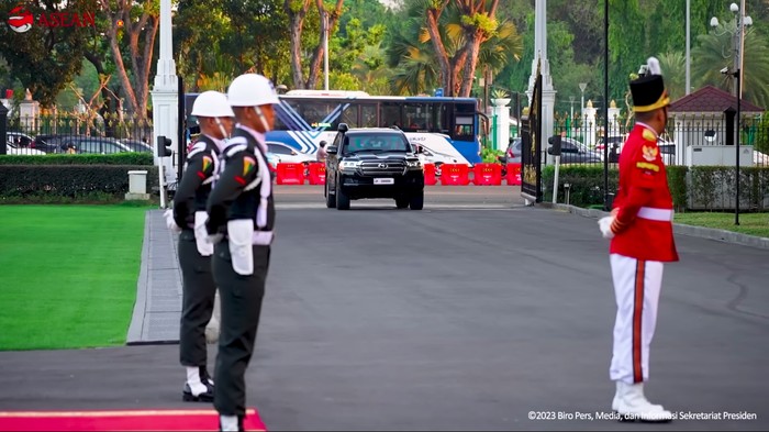 PM Kanada Justin Trudeau naik Toyota Land Cruiser 200