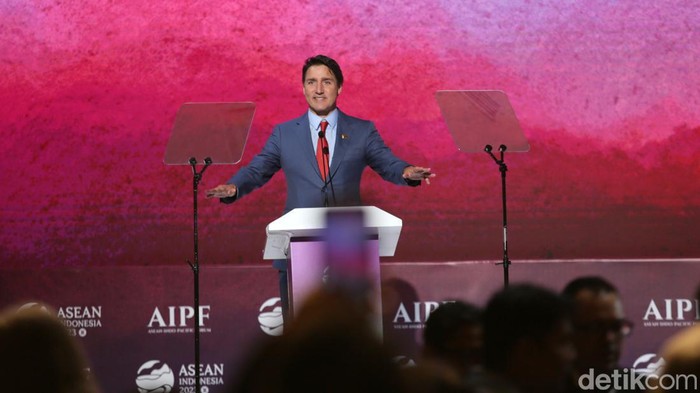 Perdana Menteri Kanada Justin Trudeau memberikan pidatonya di sela-sela gelaran ASEAN-Indo Pacific Forum 2023 di Hotel Mulia, Jakarta, Rabu (6/9/2023). Dalam pidatonya Trudeau sempat menyebut Indonesia sebagai teman dan tetangga.