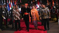 Jokowi dan Iriana yang mengenakan baju adat Betawi tiba di Gala Dinner KTT ke-43 ASEAN, Rabu (6/9/2023).