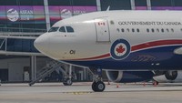 Pesawat yang membawa Perdana Menteri Kanada Justin Trudeau terlihat di Terminal VVIP Bandara Soekarno Hatta, Banten, Selasa (5/9/2023).