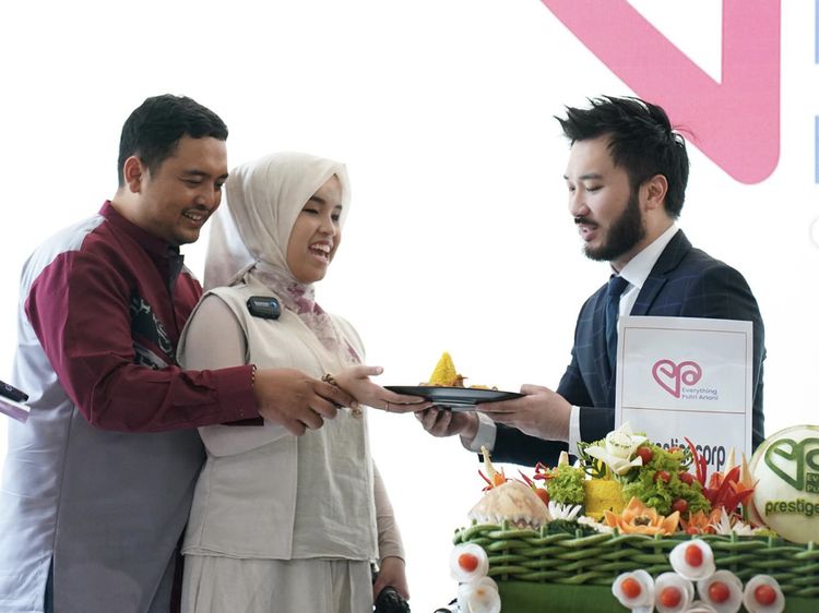 Potret Putri Ariani Jajan Kopi di AS hingga Ditraktir Steak oleh Rudy Salim