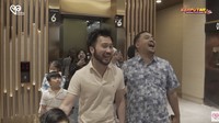Kedekatan Putri Ariani dan Rudy Salim juga terlihat saat sang pengusaha mentraktir Putri dan keluarga makan di restoran steak mewah. 