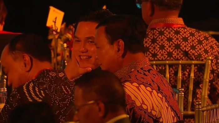 Prabowo-Erick Thohir duduk sebelahan di Gala Dinner KTT ke-43 ASEAN.