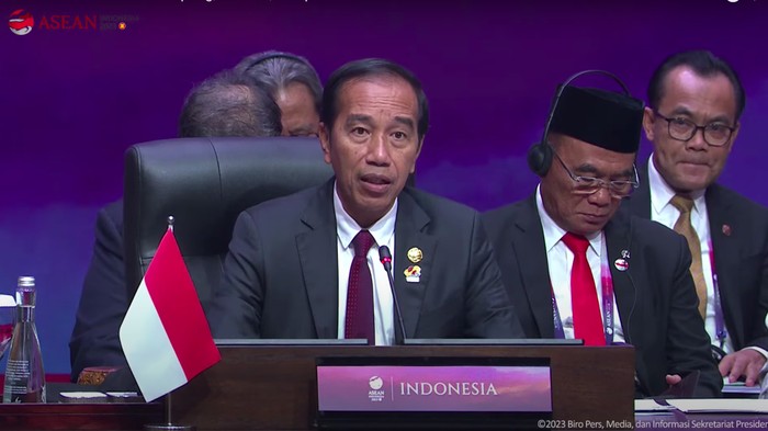 Presiden Joko Widodo (Jokowi) memimpin pertemuan Konferensi Tingkat Tinggi (KTT) ke-26 Perhimpunan Negara-Negara Asia Tenggara (ASEAN) dengan Jepang. (YouTube Sekretariat Presiden)
