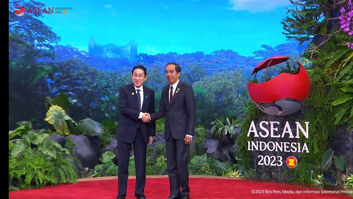 Presiden Jokowi menerima Perdana Menteri Jepang Fumio Kishida di KTT ASEAN 2023
