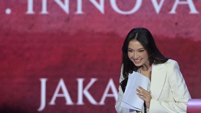 Artis dan pengusaha ini menyampaikan pidatonya sebagai perwakilan generasi muda di KTT ke-43 ASEAN yang digelar di Hotel Mulia Jakarta. Foto: Media Center KTT ASEAN 2023/Zabur Karuru