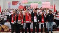 Sejumlah tokoh hadir dalam deklarasi tersebut. Mereka memiliki beragam latar belakang, dari pengusaha, tokoh agama, tokoh adat hingga LSM. 