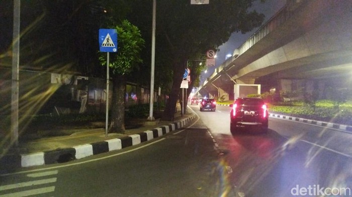 Ruas Jalan Gatot Subroto mengarah ke Semanggi.