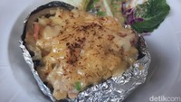 Selain bangunan unik, Roemah Kentang 1908 juga memiliki menu-menu yang sedap. Salah satu andalannya adalah baked potato. Foto: Putu Intan/detikcom
