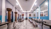 Meskipun telah berubah menjadi restoran, ketika memasuki bangunan itu, kami masih melihat ornamen Belanda yang khas. Tampak pilar-pilar tinggi dengan tembok batu yang menjadi ciri khas bangunan Belanda tempo dulu. Foto: dok. Roemah Kentang 1908