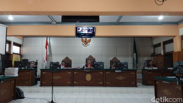 sidang perdana wahyu kenzo