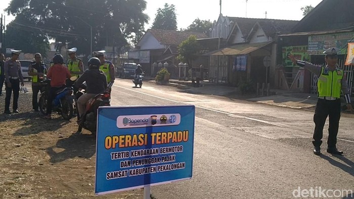 Suasana operasi terpadu Samsat Pekalongan bersama Satlantas Polres Pekalongan, Rabu (6/9/2023).