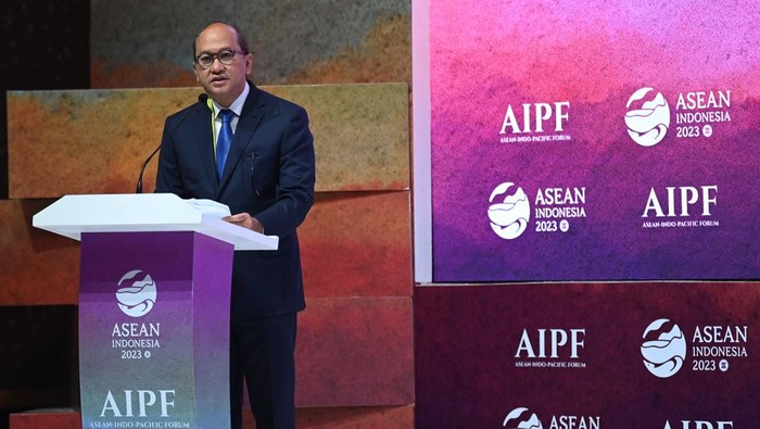 The Deputy Minister of State-Owned Enterprises (BUMN) Rosan Roeslani delivers paparan in the Subtheme III: Inclusive Digital Transformation on the second day of the ASEAN-Indo-Pacific Forum (AIPF) at Mulia Hotel, Jakarta, Wednesday (6/9/2023). Media Center of ASEAN Summit 2023/Aditya Pradana Putra/pras/ratih.
 *** Local Caption *** Wakil Menteri BUMN Rosan Roeslani menyampaikan paparan dalam sesi Subtema III Transformasi Digital yang Inklusif pada hari hari kedua ASEAN-Indo-Pacific Forum (AIPF) di Hotel Mulia, Jakarta, Rabu (6/9/2023). Media Center KTT ASEAN 2023/Aditya Pradana Putra/pras.