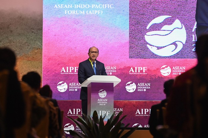 The Deputy Minister of State-Owned Enterprises (BUMN) Rosan Roeslani delivers paparan in the Subtheme III: Inclusive Digital Transformation on the second day of the ASEAN-Indo-Pacific Forum (AIPF) at Mulia Hotel, Jakarta, Wednesday (6/9/2023). Media Center of ASEAN Summit 2023/Aditya Pradana Putra/pras/ratih.
 *** Local Caption *** Wakil Menteri BUMN Rosan Roeslani menyampaikan paparan dalam sesi Subtema III Transformasi Digital yang Inklusif pada hari hari kedua ASEAN-Indo-Pacific Forum (AIPF) di Hotel Mulia, Jakarta, Rabu (6/9/2023). Media Center KTT ASEAN 2023/Aditya Pradana Putra/pras.