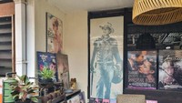 Selain itu, kafe ini diharapkan juga bisa menjadi fasilitas yang berguna bagi pelukis-pelukis muda yang ingin memamerkan karyanya namun belum punya nama atau portofolio yang cukup untuk melakukan pameran di galeri besar.  