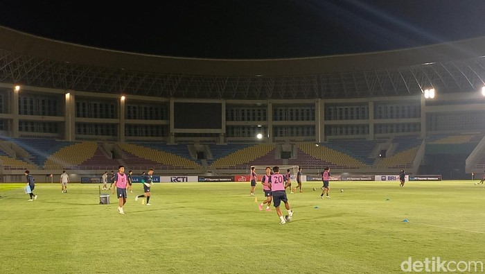 Timnas Taiwan U-23 saat berlatih di Stadion Manahan, Solo, Selasa (25/9/2023).