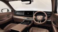 Area kabin depan dari Toyota Century, terkesan mewah. Foto: Toyota