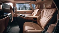 Seperti kebanyakan kendaraan yang berorientasi pada kenyamanan penumpang kelas atas. Banyak penekanan kenyamanan lebih diberikan pada interior. Foto: Toyota