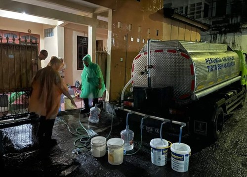 Truk tangki yang berkapasitas 5 ribu liter air dari Perumda Air Minum Tirta Sewakadarma. (Dok. Direktur Teknik Perumda Air Minum Tirta Sewakadarma Putu Yasa)
