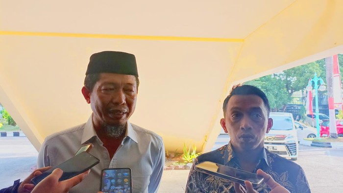 Wakil Ketua DPRD Sulsel Syahruddin Alrif (kanan), Ketua Fraksi PAN DPRD Sulsel Syamsuddin Karlos (kiri).