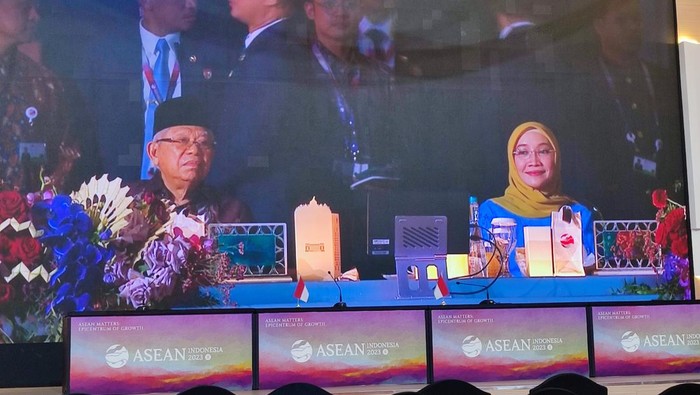 Wapres Maruf Amin menghadiri Gala Dinner KTT ke-43 ASEAN didampingi istrinnya Wury Estu Handayani.