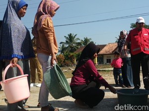 Ketabahan Warga di Pacitan Puluhan Tahun Kesulitan Air Bersih saat Kemarau