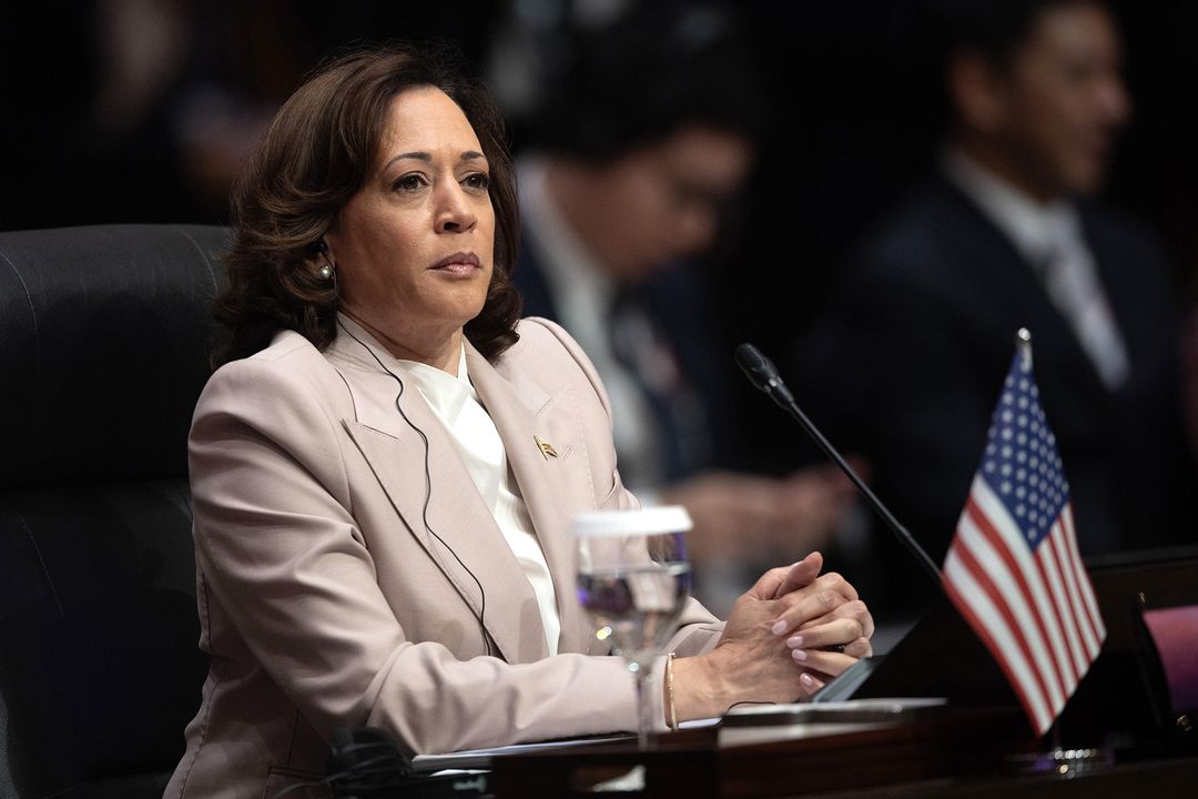 Konferensi Tingkat Tinggi (KTT) Asia Timur yang digelar dalam rangkaian KTT ke-43 ASEAN telah selesai, Kamis (7/9/2023). Wakil Presiden Amerika Serikat (AS) Kamala Harris pun berpamitan kepada Presiden Joko Widodo (Jokowi).