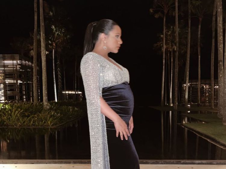8 Potret Terbaru Angel Pieters yang Sedang Hamil, Gelar Gender Reveal