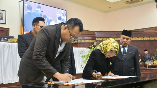 Penandatanganan KUA-PPAS APBD-P NTB tahun 2023 pada Kamis (7/9/2023).