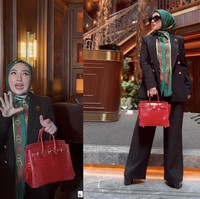Shella Saukia menebak harga outfit para wanita tersebut lewat unggahan di akun TikToknya @shellasaukia. Shella yang tampil menenteng tas Hermes terlihat bertanya pada satu persatu member perkumpulan tersebut. Foto: Dok. TikTok @shellasaukia.