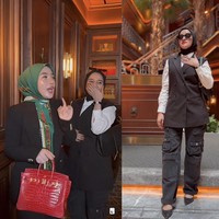 Lady boss pertama yang ditanya Shella adalah pemilik skincare WSC, dr. Welly Wijayanti. Shella langsung salah fokus pada jam tangan yang dikenakan dr. Welly. Kak Shell mau spil outfit para member ladies owner. Kak Shell spil owner WSC, aw takut sekali sama jamnya Hermes aduhhhh. Total semuanya sekitar Rp 200 juta, kata Shella Saukia. Foto: Dok. TikTok @shellasaukia.