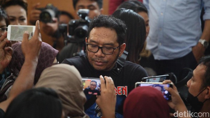 Mario Dandy dan Shane Lukas menghadapi sidang vonis kasus penganiayaan terhadap Cristalino David Ozora (17). Ayah David, Jonathan Latumahina, hadir di persidangan.