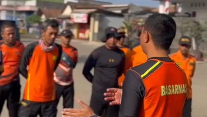 Basarnas Banyuwangi melanjutkan pencarian 3 ABK Mekar Jaya yang belum ditemukan.