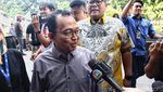 Belum Ditahan KPK, Eks Dirut TransJ Tebar Senyum Lebar
