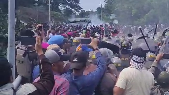 Bentrok warga tim terpadu Batam di Pulau Rempang. (Istimewa)
