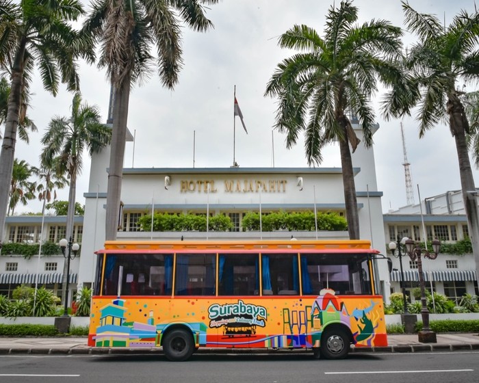 Bagi kamu yang ingin liburan keliling Kota Pahlawan, Dinas Pariwisata Kota Surabaya menyediakan Surabaya Sightseeing and City Tour Bus (SSCT). Berikut cara memesan tiket hingga ketentuannya.