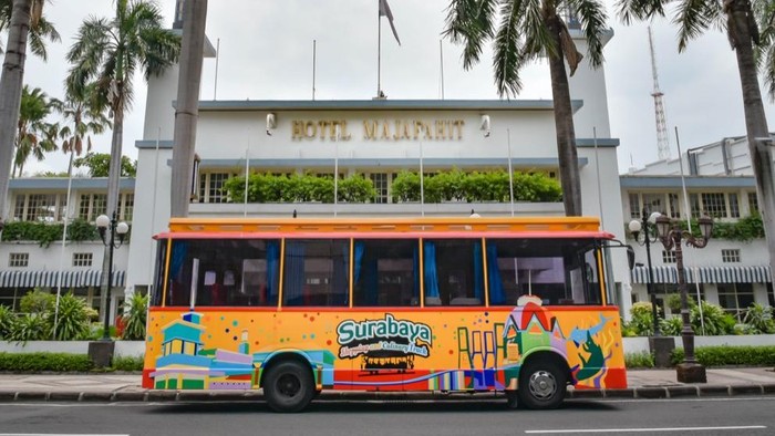 Bagi kamu yang ingin liburan keliling Kota Pahlawan, Dinas Pariwisata Kota Surabaya menyediakan Surabaya Sightseeing and City Tour Bus (SSCT). Berikut cara memesan tiket hingga ketentuannya.