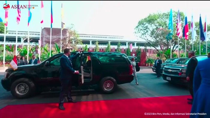 Chevrolet Suburban yang ditumpangi Kamala Harris di Jakarta